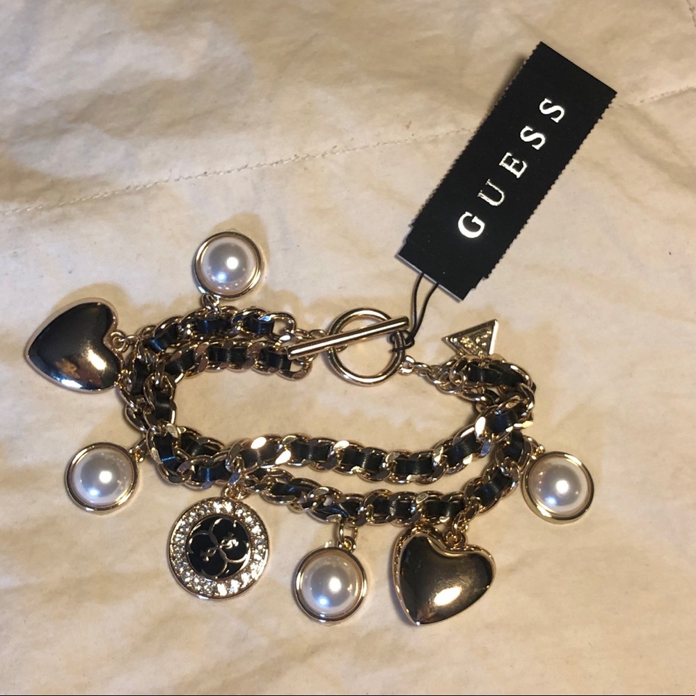 GUESS Charm Bracelet w/hearts pearl leather chain